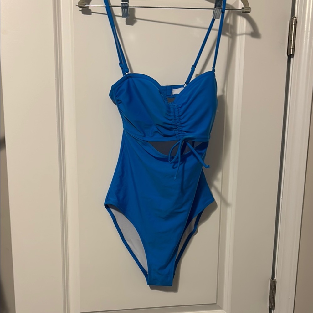 Gorgeous One-Piece Swimsuit with cut out!  Sz M. Ruching adjustable